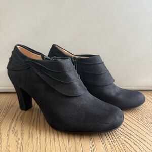 NWOT Life Stride Corie Black Microsuede Size 6.5 Booties